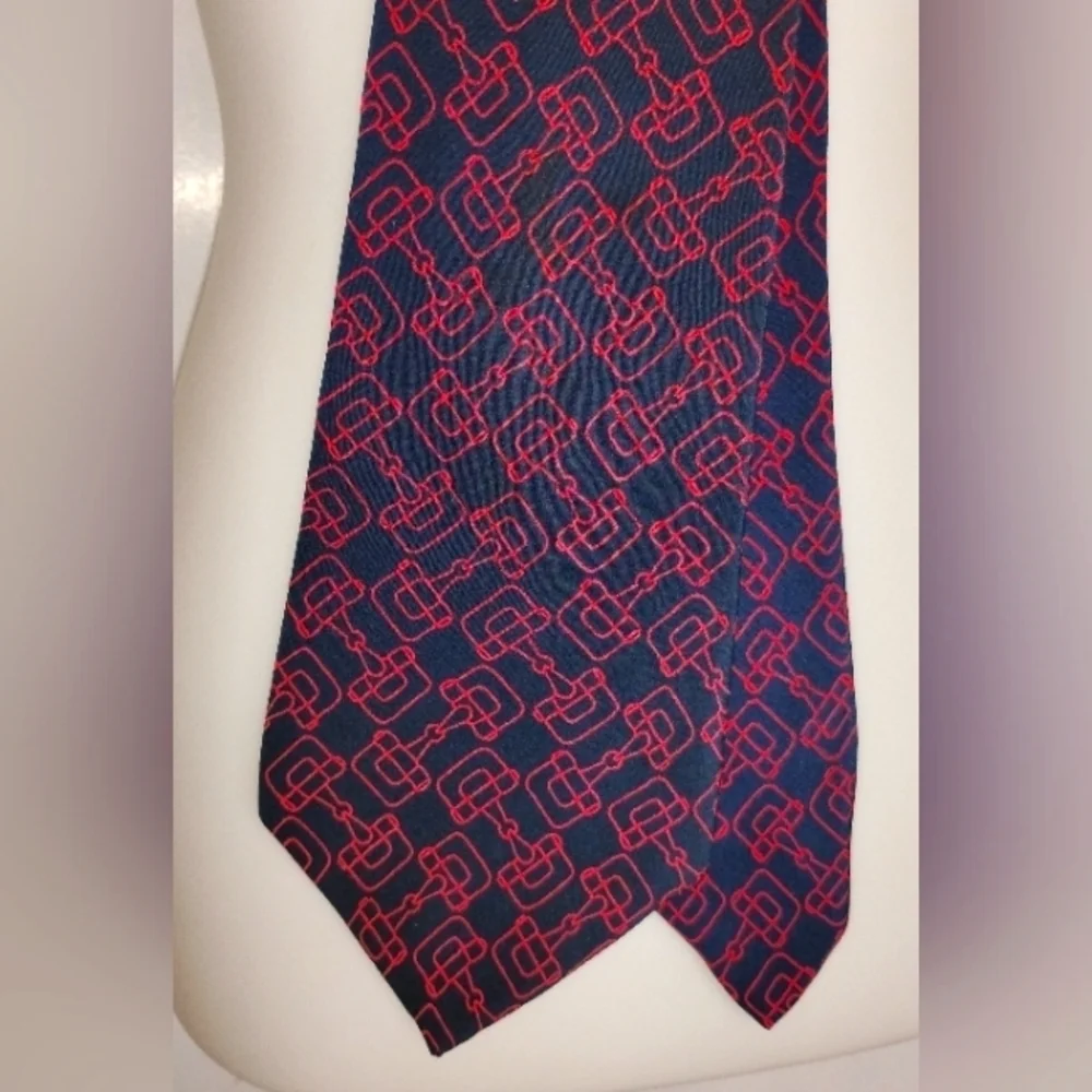 VINTAGE GUCCI NAVY RED SILK TIE